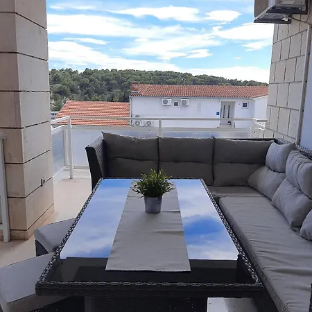 Oasis - Zf Hvar Хвар